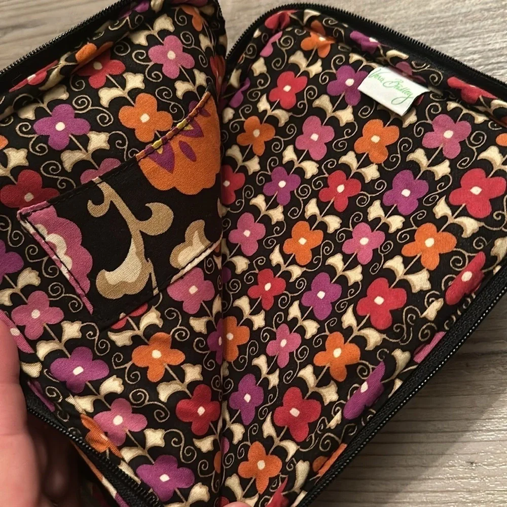 Vera Bradley tablet sleeve- suzani